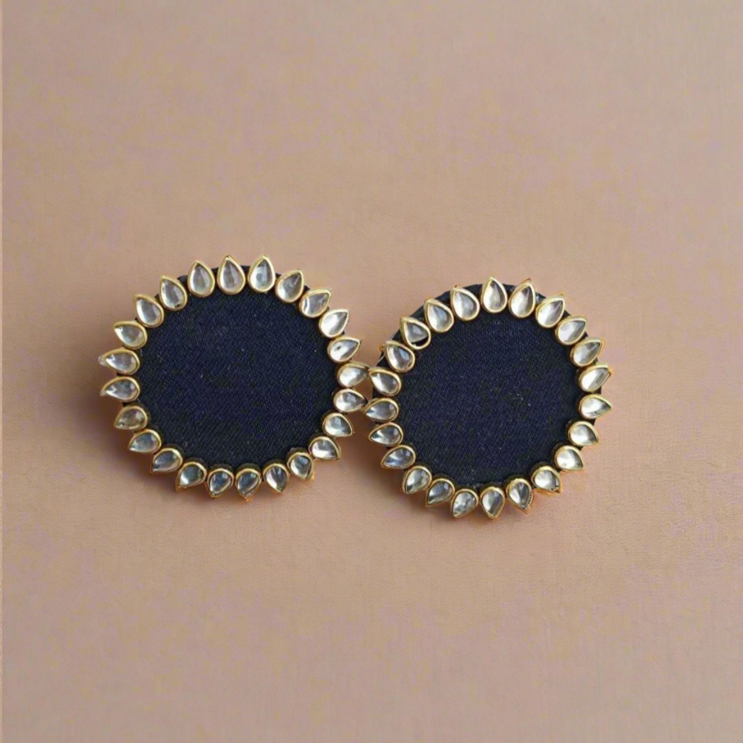 Rainvas Plain Black kundan studs earrings